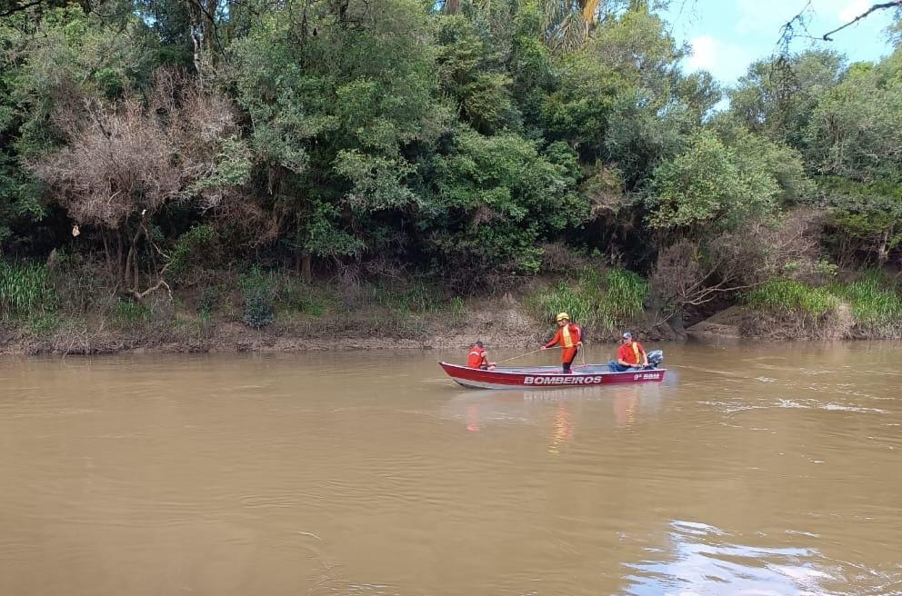 Bombeiros localizam corpo de adolescente que estava desaparecido no rio Canoinhas, no Planalto Norte Catarinense